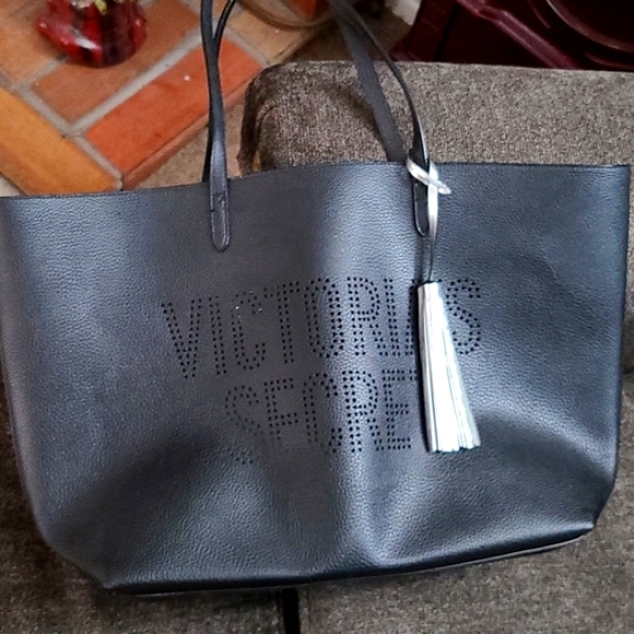 Victoria's Secret Handbags - New Victoria Secret super cute oversized bag 😍